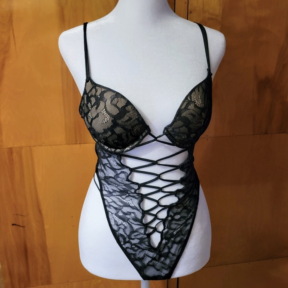 Victoria's Secret Black Lace Bra with Floral Patterns